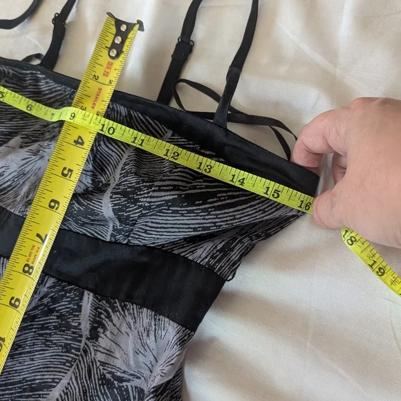 Dynamite Black and White Leaf Print Midi Dress - Picture 6 of 10